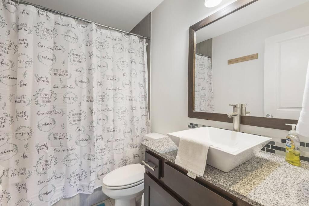 Cozy 2 Bed Townhome Near The Hospital Lafayette Eksteriør bilde